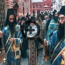 Монахи из Свято-Пантелеимонова монастыря с реликвией – Афонский монастырь