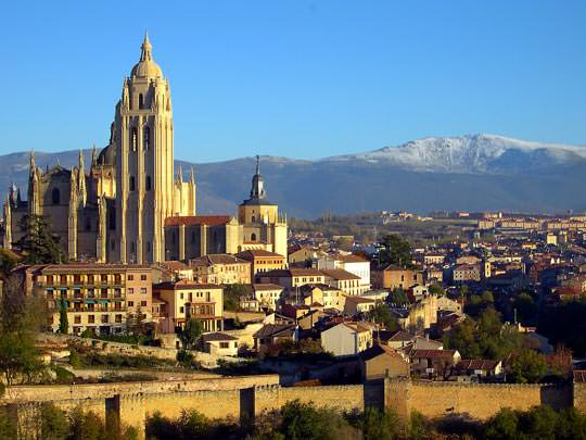 Сеговия - центр одноименной провинции в автономии Кастилья и Леон (Испания)