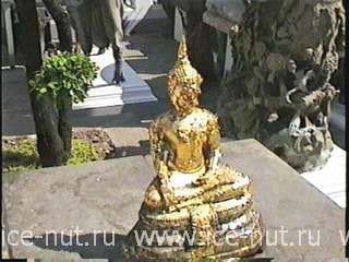 Статуя Будды, покрытая сусальным золотом